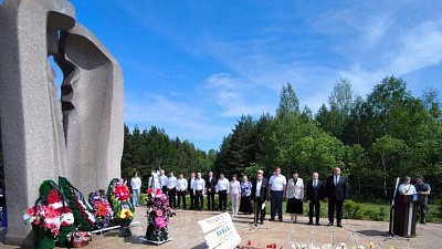 В Челябинской области прошел траурный митинг на месте Ашинской катастрофы