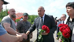 На месте железнодорожной катастрофы под Ашой прошел траурный митинг