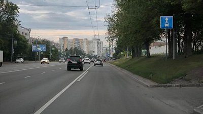 В Челябинске размечают выделенную полосу для общественного транспорта в Тракторозаводском районе