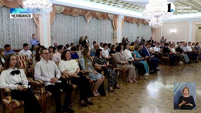 Виктор Мамин наградил студентов колледжей