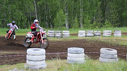 Челябинские гонщики одержали победу на региональных соревнованиях по мотокроссу