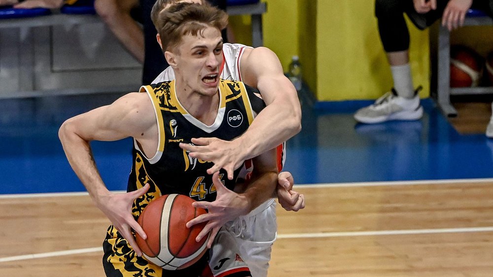 Баскетбольный клуб «Челбаскет» заключил контракт с форвардом из «Русичей»