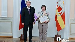 В Челябинской области 49 соцработников стали лауреатами премии губернатора