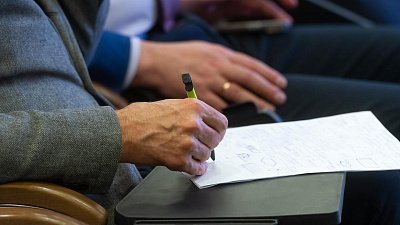 Трудоголизм поощряют более половины работодателей Челябинска