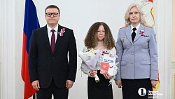 В День России губернатор Алексей Текслер торжественно вручил паспорта юным южноуральцам