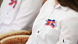 В День России губернатор Алексей Текслер торжественно вручил паспорта юным южноуральцам