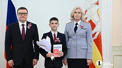 В День России губернатор Алексей Текслер торжественно вручил паспорта юным южноуральцам