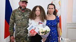 В День России губернатор Алексей Текслер торжественно вручил паспорта юным южноуральцам