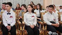 В День России губернатор Алексей Текслер торжественно вручил паспорта юным южноуральцам