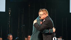 Алексей Текслер вручил госнаграды участникам СВО на концерте в честь Дня России