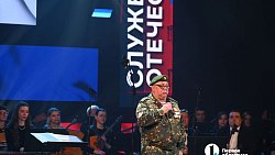 Алексей Текслер вручил госнаграды участникам СВО на концерте в честь Дня России