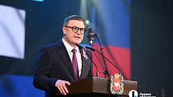 Алексей Текслер вручил госнаграды участникам СВО на концерте в честь Дня России