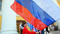 Алексей Текслер вручил госнаграды участникам СВО на концерте в честь Дня России