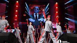 Алексей Текслер вручил госнаграды участникам СВО на концерте в честь Дня России