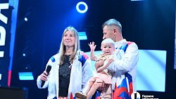 Алексей Текслер вручил госнаграды участникам СВО на концерте в честь Дня России