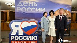 Алексей Текслер вручил госнаграды участникам СВО на концерте в честь Дня России