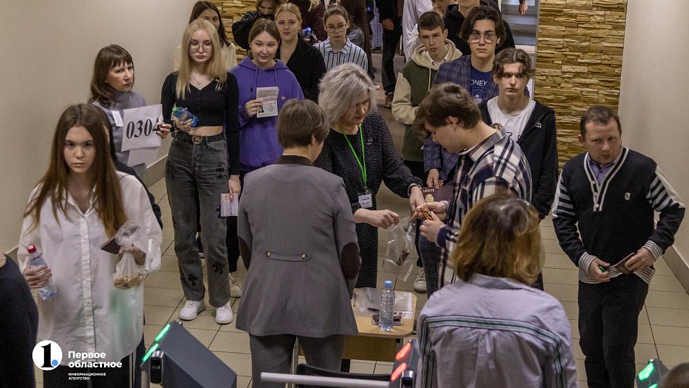 800 школьников на Южном Урале сдают ЕГЭ в первый резервный день