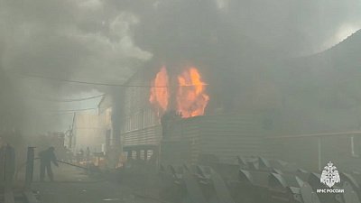 В Челябинске загорелся цех на заводе «ДСТ-Урал»