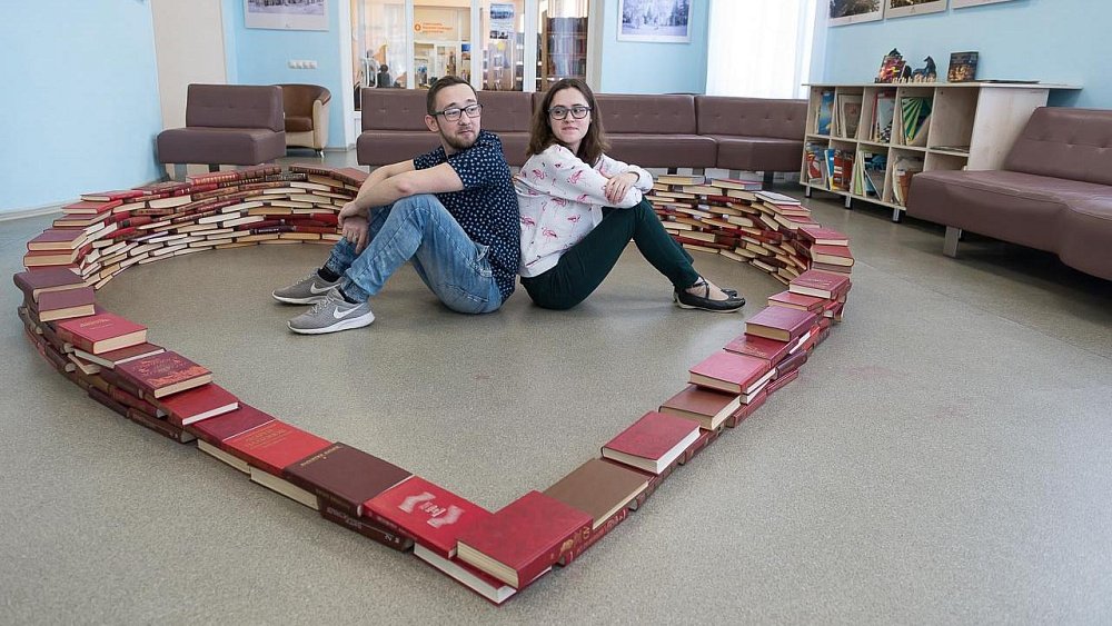 Каждая десятая челябинка находит читающего мужчину сексуальным