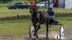 Конные бега в Уйском районе собрали участников и зрителей со всей Челябинской области
