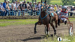 Конные бега в Уйском районе собрали участников и зрителей со всей Челябинской области