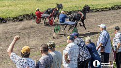 Конные бега в Уйском районе собрали участников и зрителей со всей Челябинской области