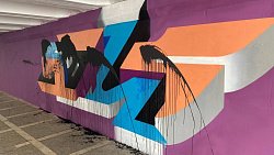 Неизвестные разрисовали стены подземного перехода в центре Челябинска