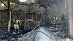 В Челябинске загорелся цех по производству троллейбусов