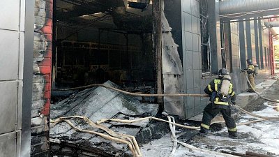 В Челябинске загорелся сборочный цех на заводе электротранспорта