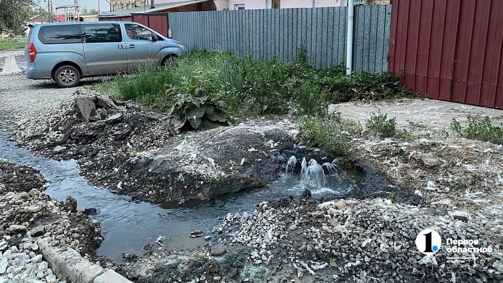 В Металлургическом районе Челябинска сточные воды затопили новый сквер