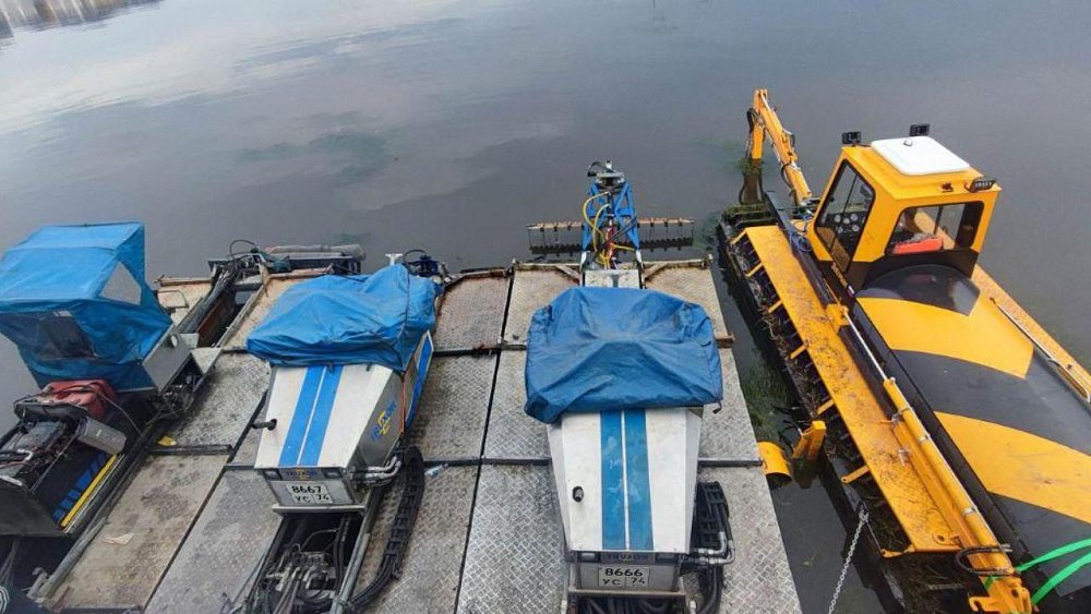 В Челябинске приступили к механизированной очистке русла реки Миасс