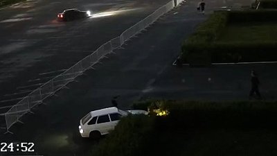 В Миассе разыскивают дрифтера, повредившего ограждение на Центральной площади