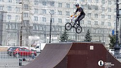 В центре Челябинска открыли скейт‑парк с новыми фигурами