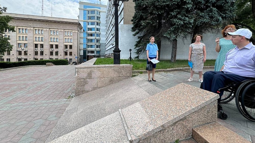 Инвалиды в Челябинске пожаловались, что не могут попасть в драмтеатр