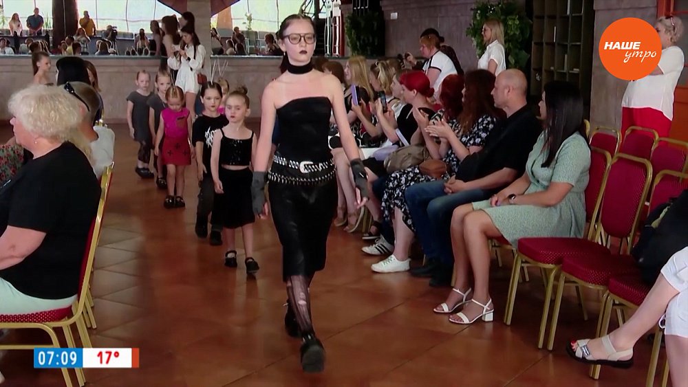 Модный показ от модельной школы в сюжете «Summer Fashion Day»