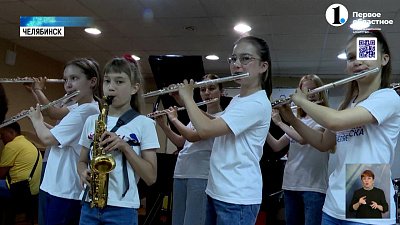 Юные челябинцы на флейте сыграли хор «Славься» для бойца СВО