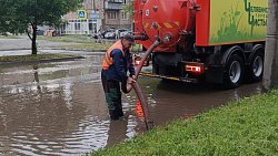 В Челябинске ливень затопил улицы, дома и автомобили