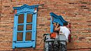 В Челябинске старинную усадьбу украсили наличниками утраченных деревянных зданий