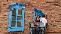 В Челябинске старинную усадьбу украсили наличниками утраченных деревянных зданий