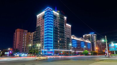 В Челябинске декоративная подсветка появилась на многоквартирных домах трех районов