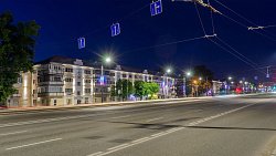 В Челябинске декоративная подсветка появилась на многоквартирных домах трех районов