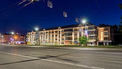 В Челябинске декоративная подсветка появилась на многоквартирных домах трех районов