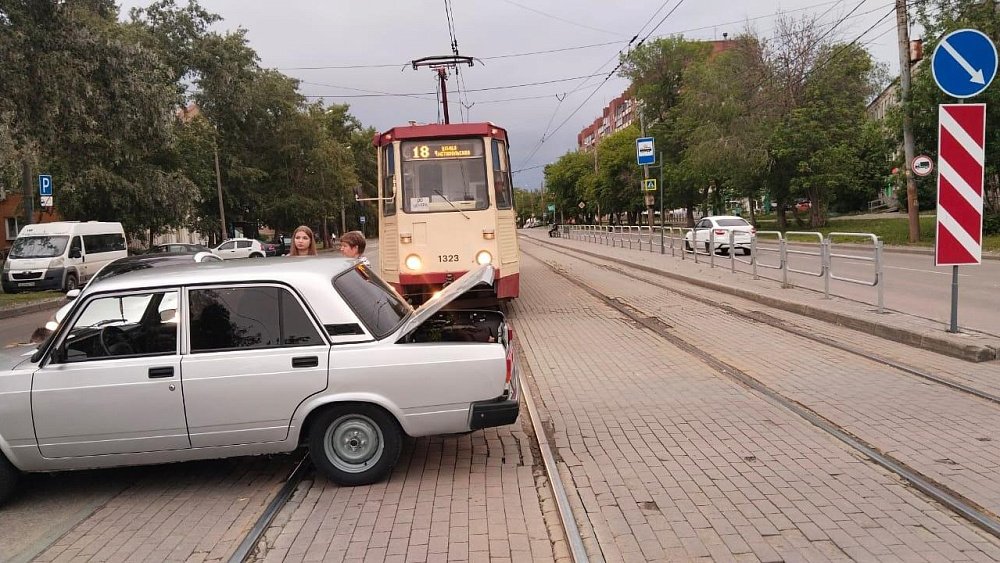 В Челябинске за месяц случилось 25 ДТП с участием трамваев и троллейбусов