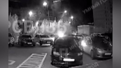 В челябинском Парковом ночью подожгли автомобиль