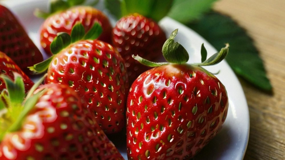 Клубнику перед едой нужно помещать в этот раствор