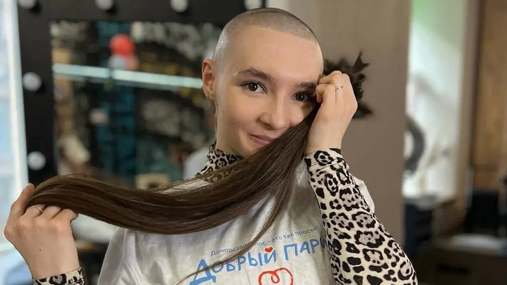 Челябинка отдала свои волосы на парики для онкобольных детей