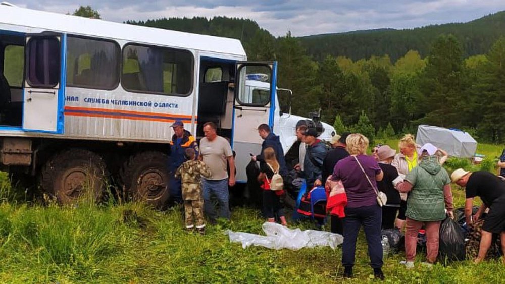 В Челябинской области спасатели эвакуировали более 200 туристов из‑за разлива реки Юрюзани