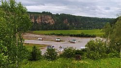 В Челябинской области спасатели эвакуировали более 200 туристов из‑за разлива реки Юрюзани