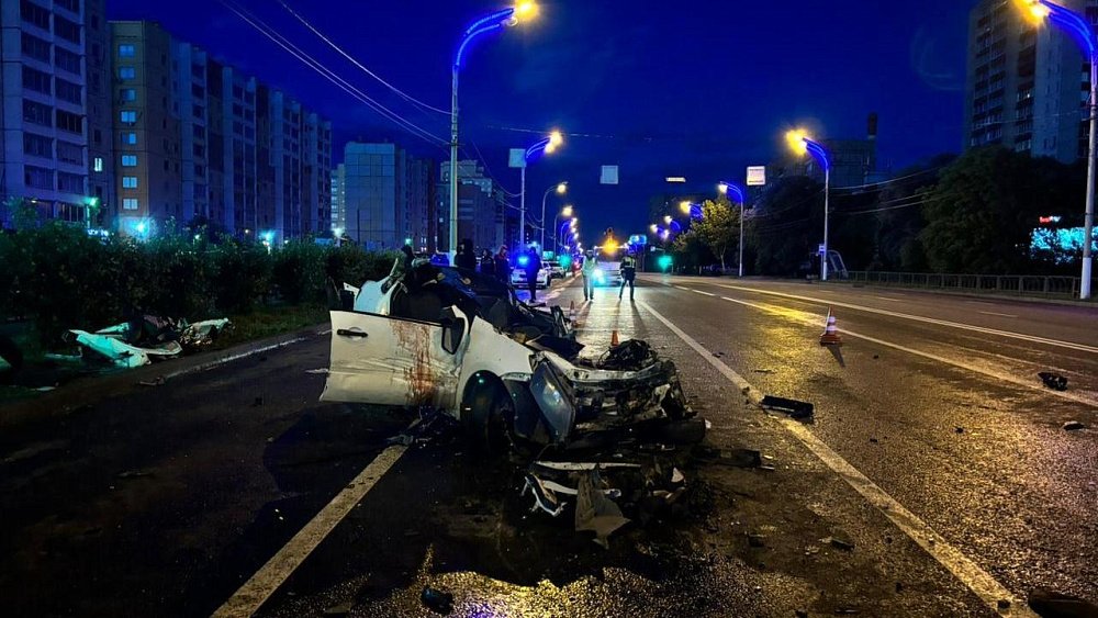 В Магнитогорске водитель и пассажир Lada погибли в массовом ДТП