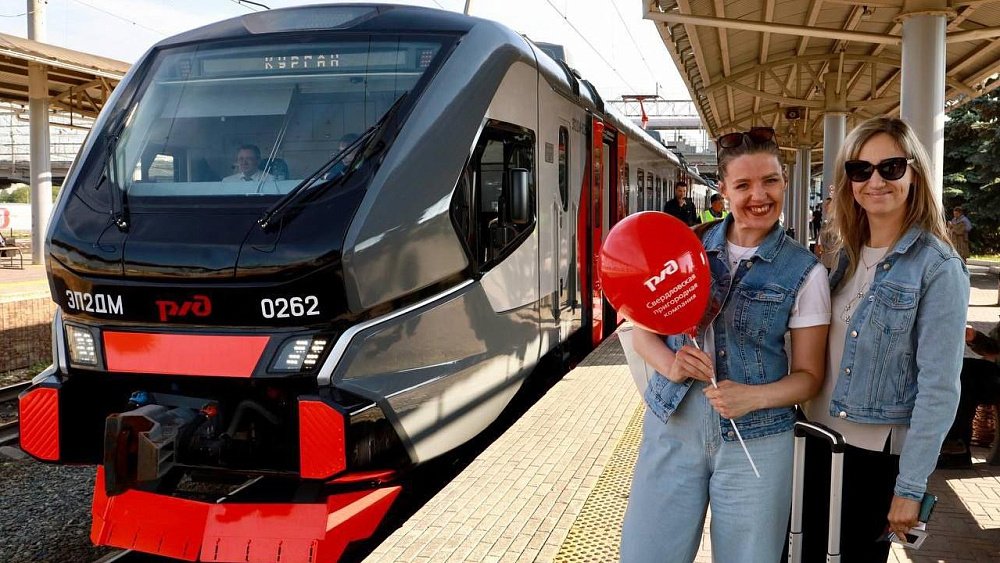 Челябинск и Курган связал новый ускоренный электропоезд